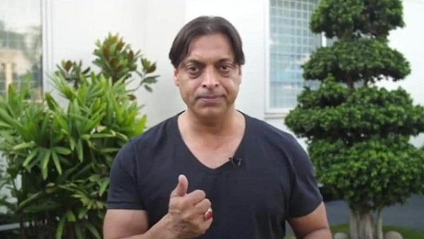 शीशे में देखने पर सिर्फ अख्तर याद आये