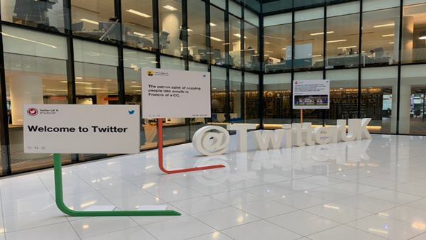 ट्विटर से हटे दो बड़े अधिकारी ट्विटर से हटे दो बड़े अधिकारी