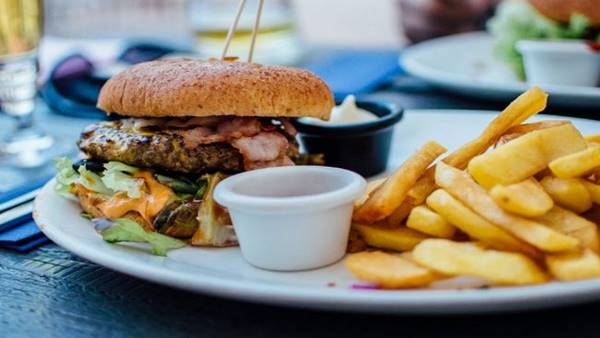 भारत में बदल रही फूड हैबिट