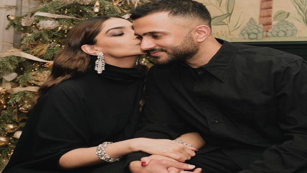 सोनम डेटिंग की लिप-लॉक तस्वीरें की शेयर