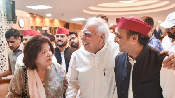 आजम की नाराजगी दूर करने के लिए सिब्बल को बनाया उम्मीदवार 