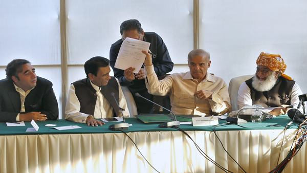 पिछली सरकार ने जानबूझकर तथ्यों को छिपाया पिछली सरकार ने जानबूझकर तथ्यों को छिपाया