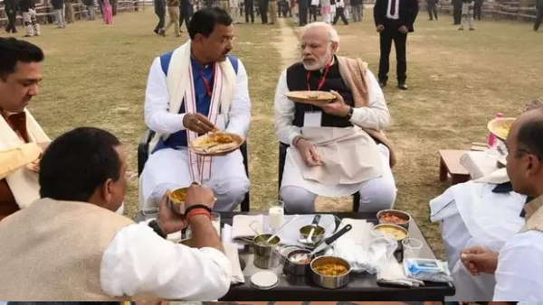 नया नहीं हैं टिफिन मीटिंग का आईडिया, कभी मोदी करते ऐसी बैठकें 