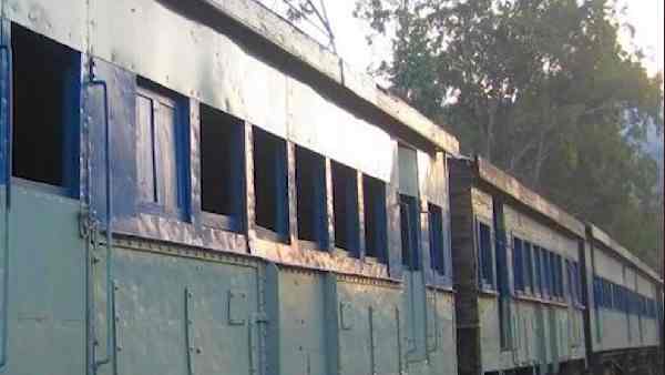 लकड़ियों के बने हुए हैं कोच