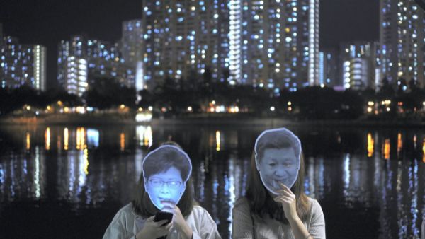 आत्महत्या कर रहे लोग