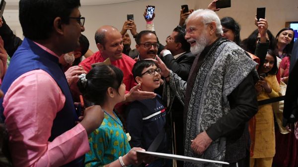 65 घंटे में 25 बड़े कार्यक्रम