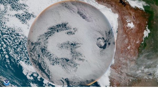 बादलों में लिखा था GO