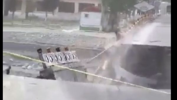 गर्मी से पिघला ग्लेशियर