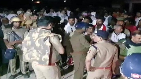 गैंगस्टर की छोटी बेटी को भी पीटा गया