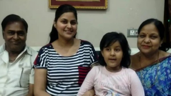 7 साल की बेटी के साथ मायके में रह रहीं शिवांगी