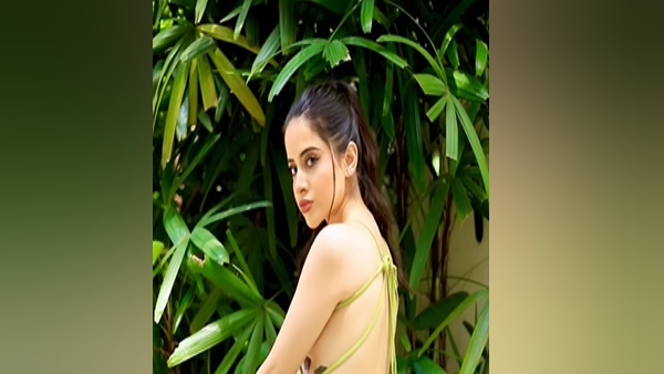 उर्फी जावेद की पूरी बॉडी एक्‍सपोज हो रही