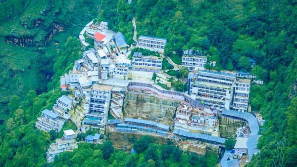 यात्रा और बैटरी कार सेवा को किया गया निलंबित