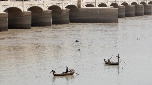 किसानों के कर्ज माफ करने की मांग