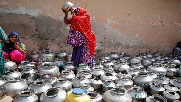गुजरात और महाराष्ट्र में पिछले साल से कम पानी