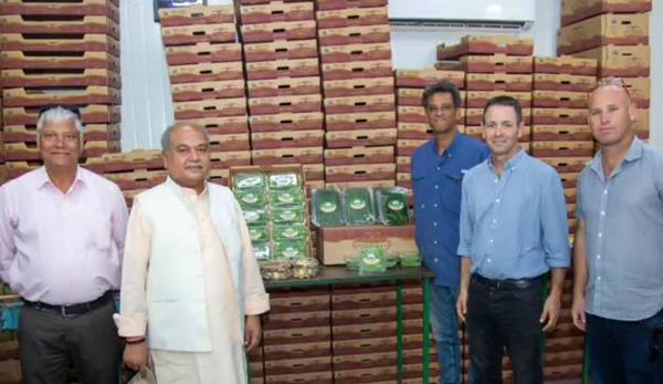 भारतीय मूल के किसान शेरॉन से मुलाकात भारतीय मूल के किसान शेरॉन से मुलाकात