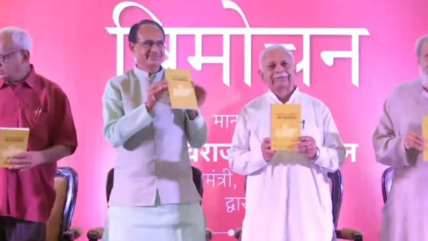 वरिष्ठ पत्रकार गिरिजा शंकर की पुस्तक का किया विमोचन