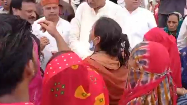 खरगोन में कांग्रेसियों को जनता ने खदेड़ा खरगोन में कांग्रेसियों को जनता ने खदेड़ा