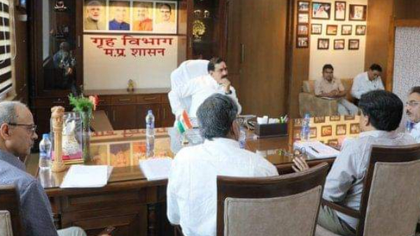 गृह मंत्री ने अधिकारियों को दिए निर्देश