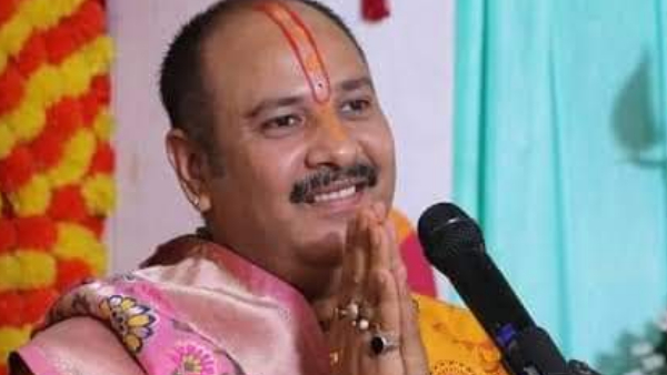 पंडित मिश्रा बोले- सोने की चिड़िया को सोने का शेर बनाना है