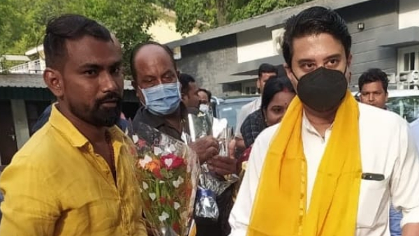 सिंधिया ने इशारों में कांग्रेस के दिग्गज नेता पर साधा निशाना सिंधिया ने इशारों में कांग्रेस के दिग्गज नेता पर साधा निशाना