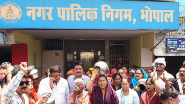 कांग्रेस विधायक और पूर्व मंत्री पीसी शर्मा पहुंचे मौके पर