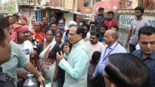 मुख्यमंत्री शिवराज अचानक से पहुंचे बस्ती