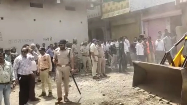 प्रशासन ने अतिक्रमण को किया ध्वस्त