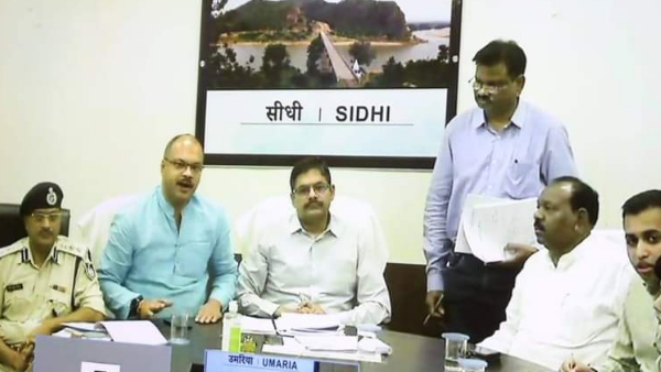 कलेक्टर खारे पानी की समस्या को चुनौती के रूप में लें : CM कलेक्टर खारे पानी की समस्या को चुनौती के रूप में लें : CM