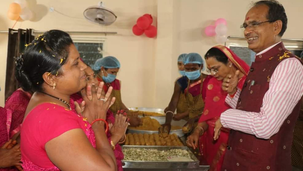 सीएम ने माँ विजयासन देवी के किए दर्शन सीएम ने माँ विजयासन देवी के किए दर्शन
