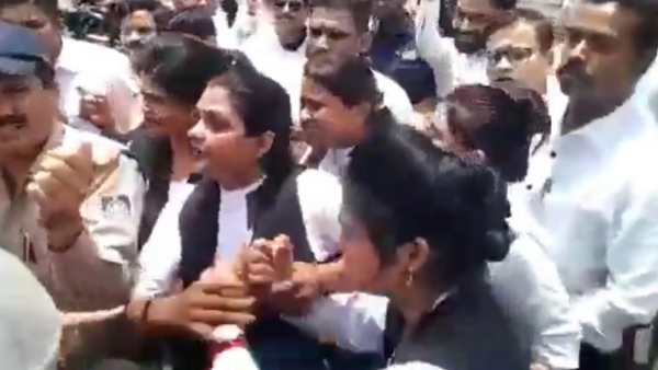 भोपाल में वकीलों की शर्मनाक करतूत