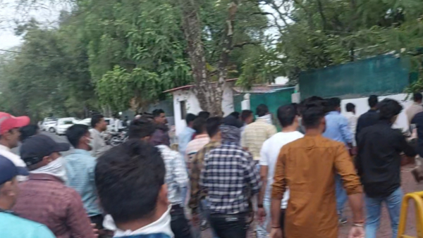 अफसरों की हजामत और खिदमत में तैनात हैं ट्रेडमैन सिपाही