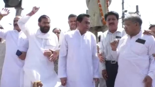 पूर्व प्रधानमंत्री स्वर्गीय पंडित जवाहरलाल नेहरू को कांग्रेस ने दी श्रद्धांजलि