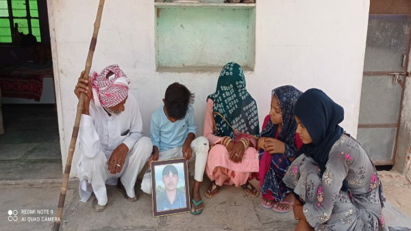 ओमानी ने बनाया बंधक