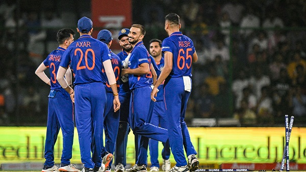 प्रशंसकों को चौंका दिया टीम इंडिया ने