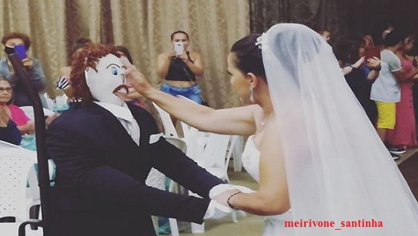 गुड्डे से हो गया प्यार