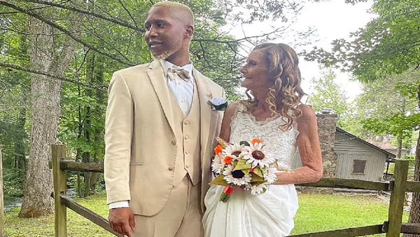  टिकटॉक पर लाइव शादी