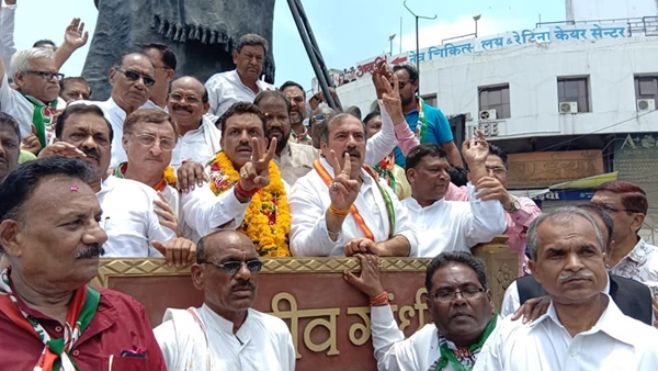 अन्नू के नामांकन में संजय यादव की गैरमौजूदगी पर सवाल