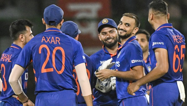 इस मामले में कुलदीप पर भारी हैं चहल