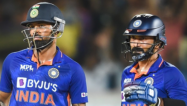 दिनेश कार्तिक से और क्या बताया