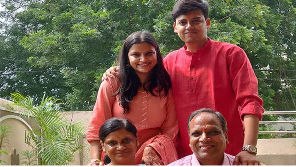 'फुटबॉल देखना और खेलना पसंद है'