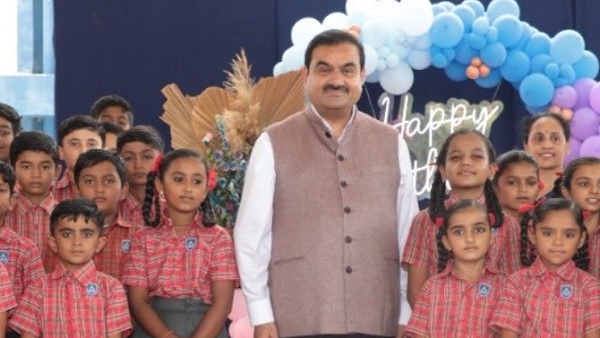 गौतम अडानी आज यानी 24 जून को साठ बरस के हो गए हैं