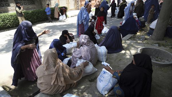 जातीय और धार्मिक अल्पसंख्यकों पर सीधे हमला जातीय और धार्मिक अल्पसंख्यकों पर सीधे हमला