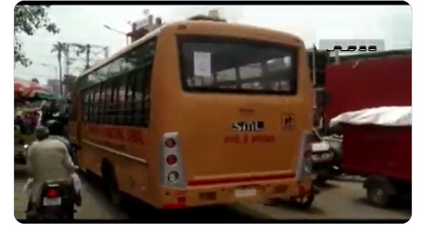 WATCH Video: school childrens bus stuck in road blockade by Agnipath agitators in Darbhanga Bihar