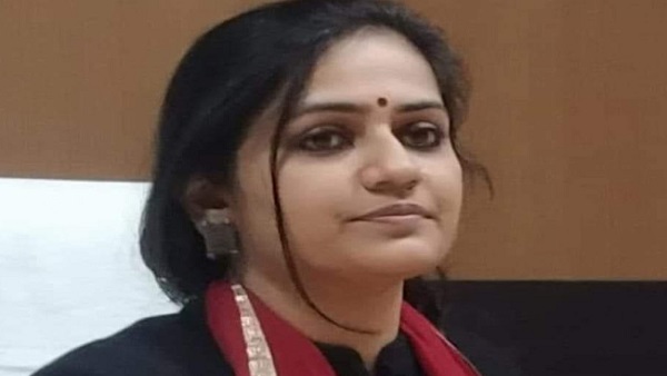 2013 बैच की IAS अफसर हैं अपूर्वा दुबे