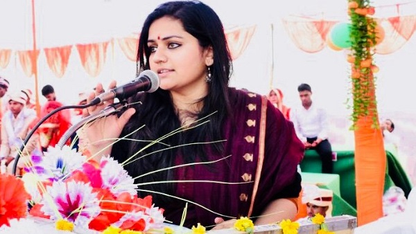 दिल्ली यूनिवर्सिटी से अपूर्वा दुबे ने की है पढ़ाई