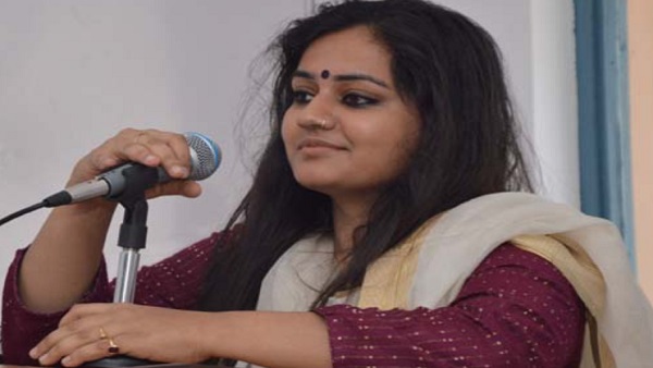 जानिए IAS अपूर्वा दुबे के परिवार के बारे में