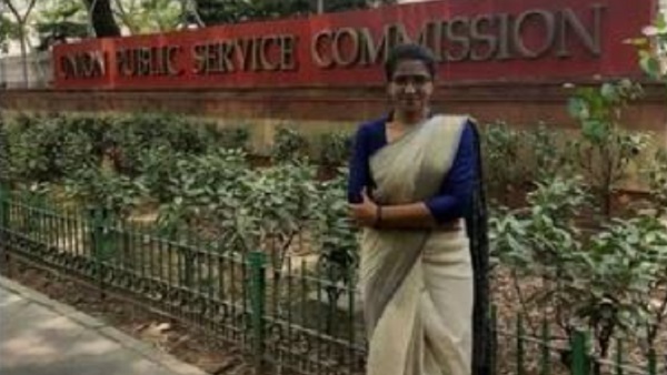 बेंगलुरु में कोचिंग एकेडमी चला, कर रही हैं समाज सेवा 