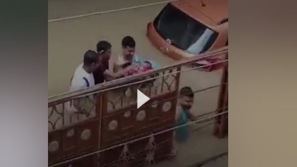 मुश्किल घड़ी में भी पिता की मुस्‍कान ने जीता दिल 