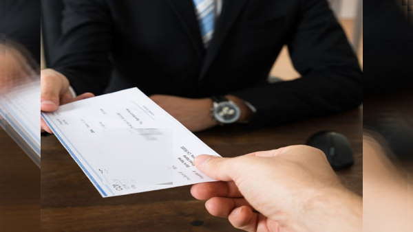 बेटी के खाते में डाले 1 करोड़ रुपये 