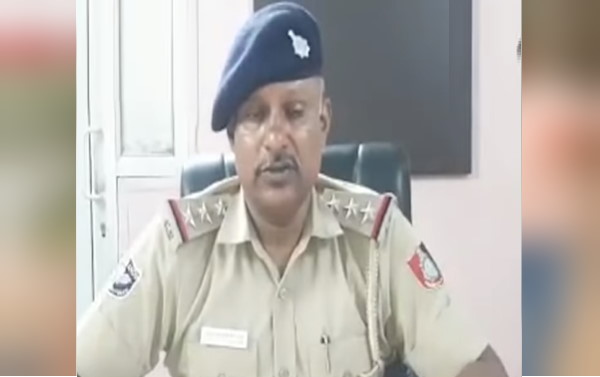 नदी किनारे स्थित है शिवलिंग नदी किनारे स्थित है शिवलिंग
